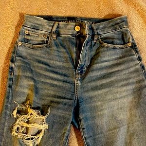 AE Curvy Super High Rise Flare Jeans Next Level Stretch med wash size 2 short